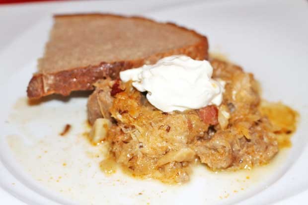 Herb goulash made from straw-fed pork with dark beer - recipe - photo: ethan