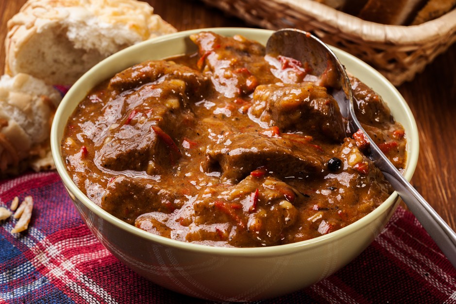 Mustard goulash - recipe - photo:  fotek / Depositphoto.com