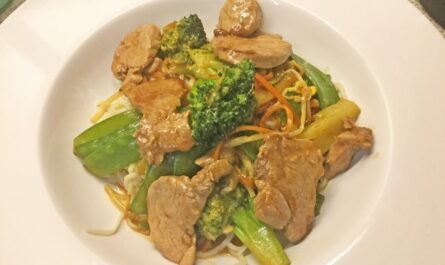 Pork tenderloin with vegetables in Asian style - recipe - photo: bitterShark