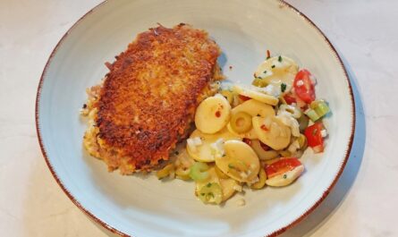 Pork steak in horseradish crust. - recipe - photo: benjamin