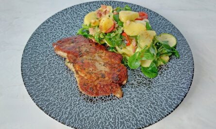 Pork steak with potato-zucchini salad. - recipe - photo: benjamin