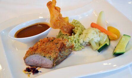 Pork tenderloin in hazelnut crust - recipe - photo: panda