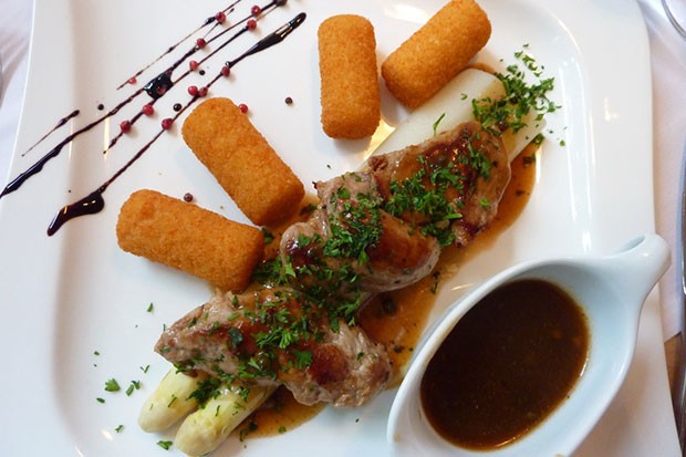 Pork fillet with pepper sauce - recipe - photo: charred_emily
