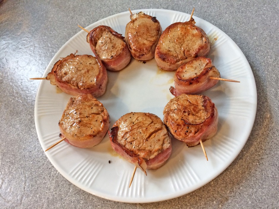 Spicy pork tenderloin wrapped in bacon. - recipe - photo: falcon