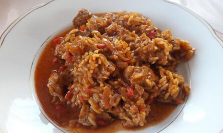 Spicy rice meat - recipe - photo: charred_emily